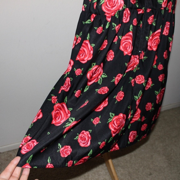 rose patterned dress - Picture 6 of 7